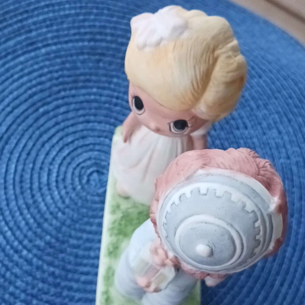Vintage 1984 Jane-Deveaux, Inc figurine